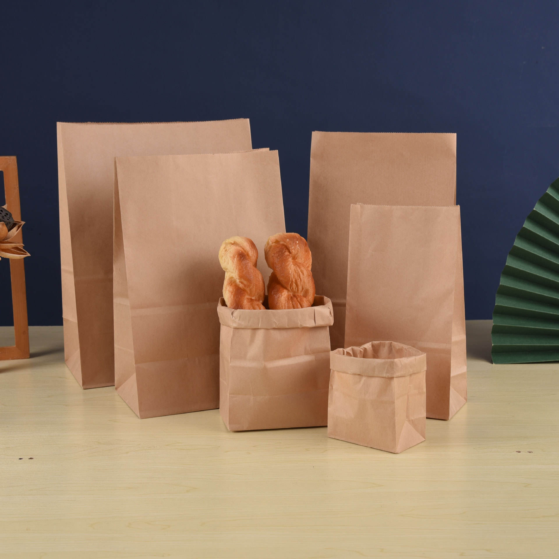 Custom Printed Logo Design bag Kraft paper bag for commodity/Retail goods